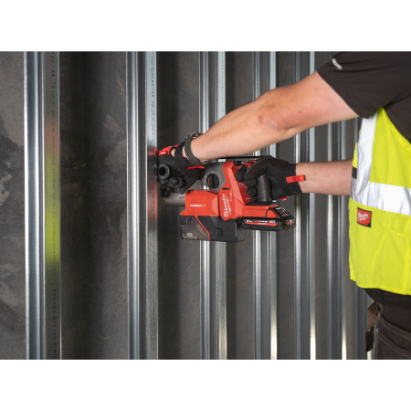 MILWAUKEE M18 FUEL™ vysoce výkonné 4režimové kladivo SDS-Plus 16 mm se speciálním odsáváním prachu 4933498586