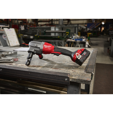 MILWAUKEE M18 FUEL™ prostřihovač plechu 3,5 mm 4933498982