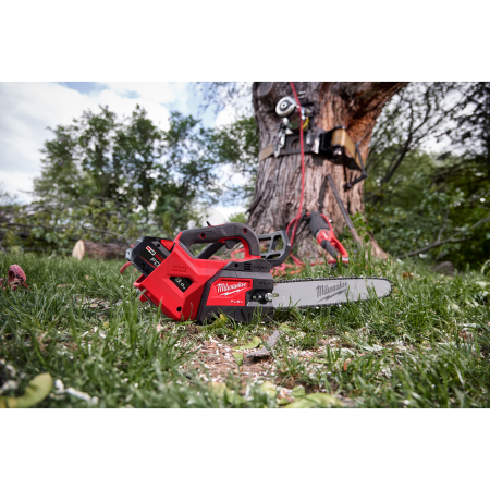 MILWAUKEE M18 FTHCHS35-802 FUEL řetězová pila s horní rukojetí a lištou 35 cm 4933499222