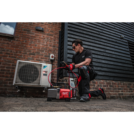 MILWAUKEE M18 FVP5-801 FUEL Akumulátorové vakuové čerpadlo 4933499248