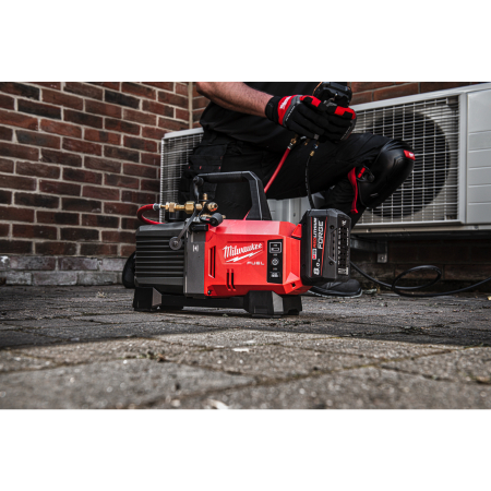 MILWAUKEE M18 FVP5-801 FUEL Akumulátorové vakuové čerpadlo 4933499248