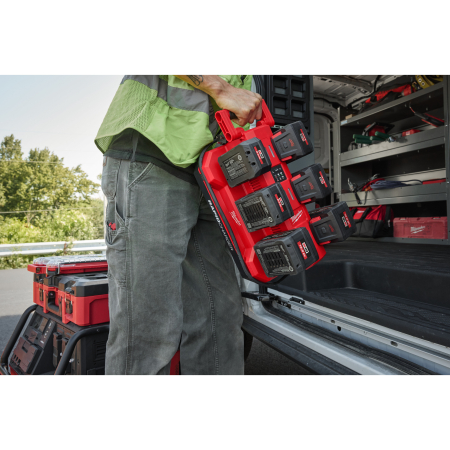 MILWAUKEE M18 MPC6 Mobilní rychlonabíječka PACKOUT se šesti sloty 4932498551
