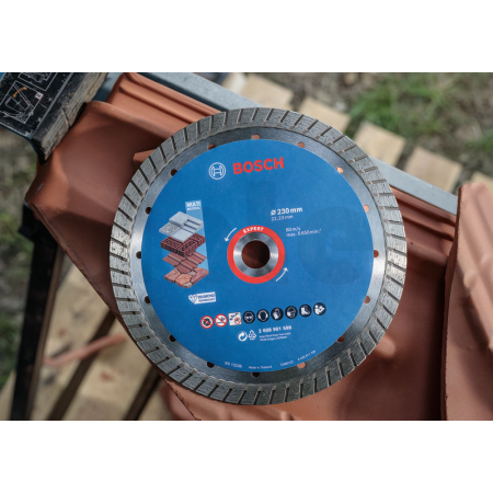BOSCH Diamantový řezací kotouč EXPERT MultiMaterial 230 × 22,23 × 2,4 × 15 mm 2608901598