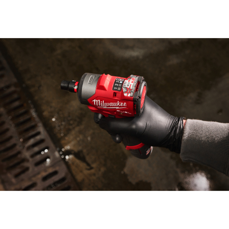 MILWAUKEE M12 FSCIWF38-0 FUEL ⅜″ subkompaktní rázový utahovák s třecím kroužkem, 305 Nm, bez aku 4933498969