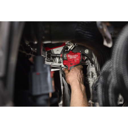 MILWAUKEE M12 FSCIWF38-252X FUEL ⅜″ subkompaktní rázový utahovák s třecím kroužkem, 305 Nm, 2x aku M12 HB2.5 + C12 C 4933498970