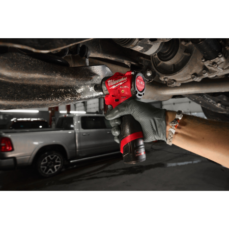MILWAUKEE M12 FSCIWF38-252X FUEL ⅜″ subkompaktní rázový utahovák s třecím kroužkem, 305 Nm, 2x aku M12 HB2.5 + C12 C 4933498970