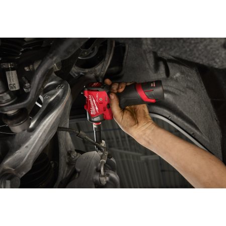 MILWAUKEE M12 FSCIWF38-252X FUEL ⅜″ subkompaktní rázový utahovák s třecím kroužkem, 305 Nm, 2x aku M12 HB2.5 + C12 C 4933498970