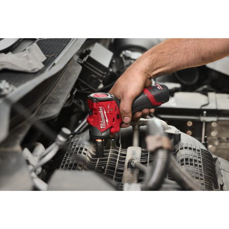 MILWAUKEE M12 FSCIWF38-252X FUEL ⅜″ subkompaktní rázový utahovák s třecím kroužkem, 305 Nm, 2x aku M12 HB2.5 + C12 C 4933498970