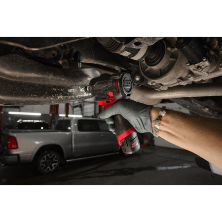 MILWAUKEE M12 FSCIWF38-252X FUEL ⅜″ subkompaktní rázový utahovák s třecím kroužkem, 305 Nm, 2x aku M12 HB2.5 + C12 C 4933498970