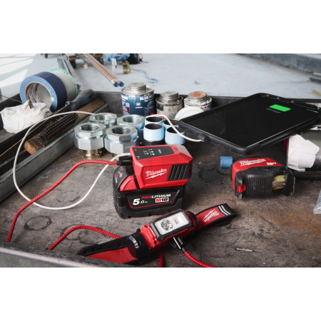 MILWAUKEE M18™ TOP-OFF mini nabíječka 4932499165
