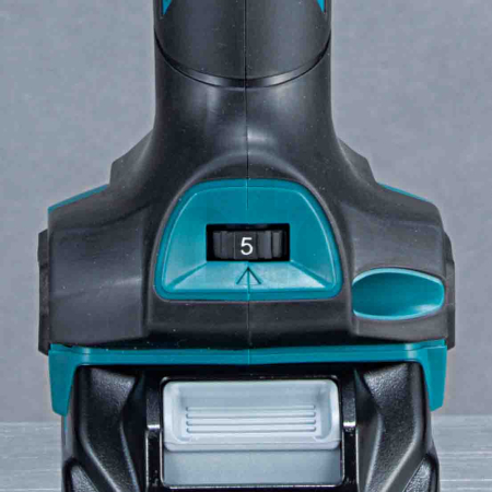 Makita - Aku přímá bruska s regulací Li-ion  XGT 40V bez aku   Z GD002GZ