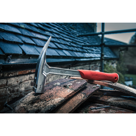 MILWAUKEE Pokrývačské kladivo 750 g 4932493655