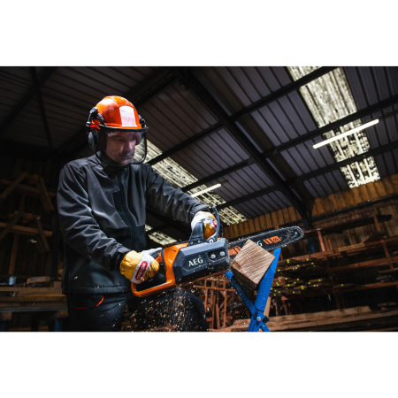 RYOBI ACS18B30 18V Bezuhlíková řetězová pila, délka lišty 30cm 4935471337