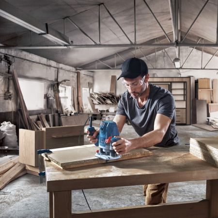 BOSCH Horní frézka GOF 130 06016B7000