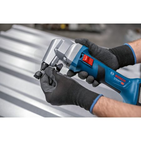 BOSCH Akumulátorový prostřihovač GNA 18V-16 E 0601529600