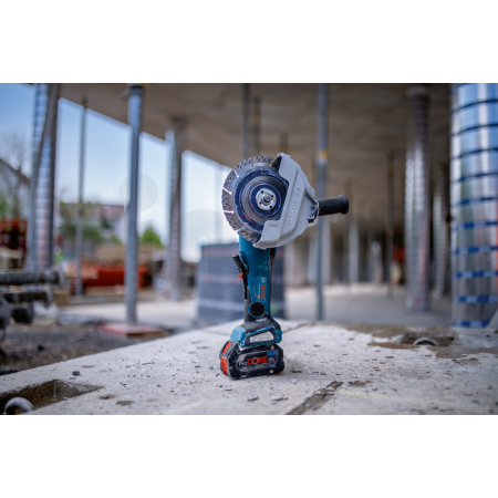 BOSCH Akumulátorová úhlová bruska 180 mm GWS 18V-180 PC 06019H6E01