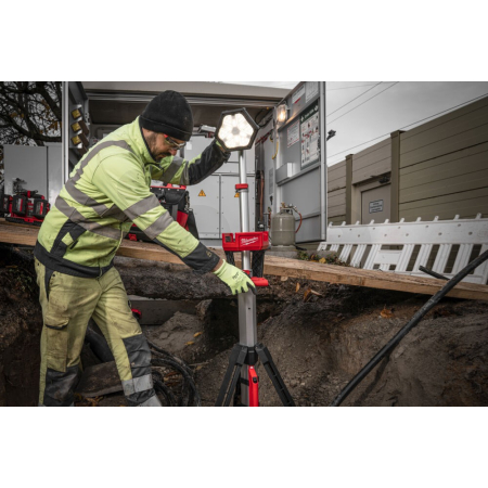 MILWAUKEE M18 SAL2-502B stojanová svítilna 4933492903