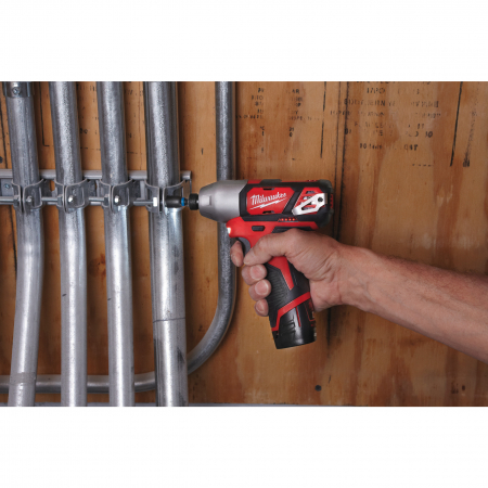 MILWAUKEE M12BID-202C - M12™ ¼″ Hex kompaktní rázový utahovák 4933441960