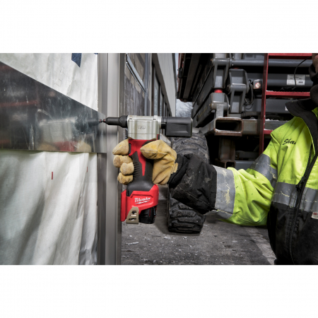 MILWAUKEE M12™ kompaktní nýtovačka 4933464405