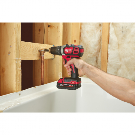 MILWAUKEE M18BDD-202C - M18™ kompaktní vrtací šroubovák 4933443555