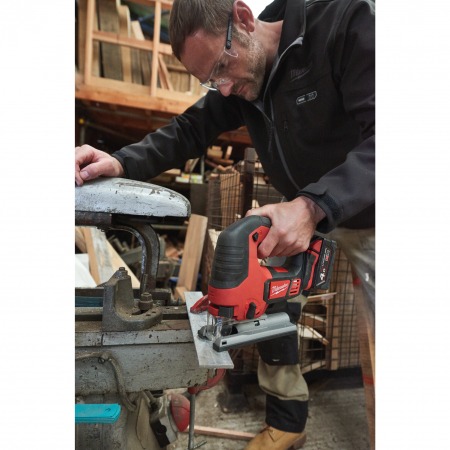 MILWAUKEE M18BJS-402C   - M18™ přímočará pila 4933451389