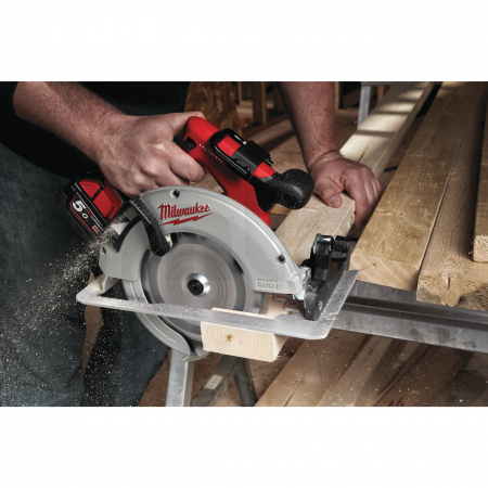 MILWAUKEE M18BLCS66-0 - M18™ 66 mm bezuhlíková okružní pila na dřevo a plast 4933464588