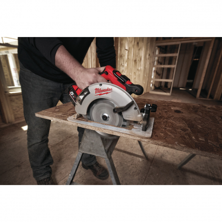 MILWAUKEE M18BLCS66-0 - M18™ 66 mm bezuhlíková okružní pila na dřevo a plast 4933464588