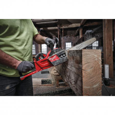 MILWAUKEE M18FCHS-121B - M18 FUEL™ řetězová pila s lištou 40 cm 4933464223