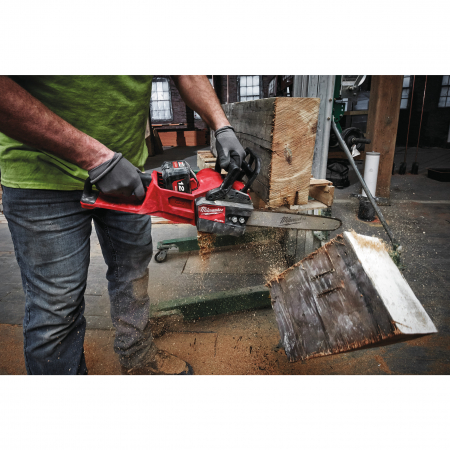 MILWAUKEE M18FCHS-121B - M18 FUEL™ řetězová pila s lištou 40 cm 4933464223