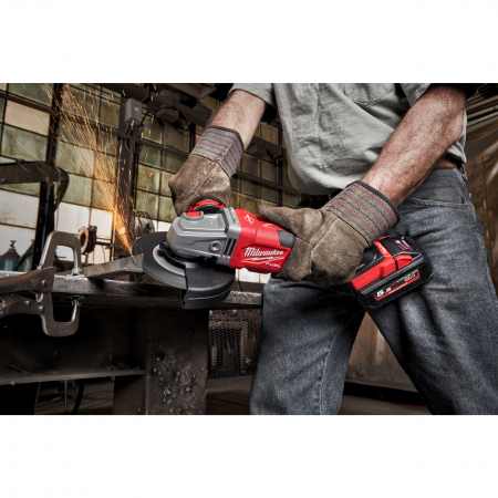 MILWAUKEE M18FHSAG125XB-0 - M18 FUEL™ úhlová bruska 125 mm s posuvným spínačem 4933471075