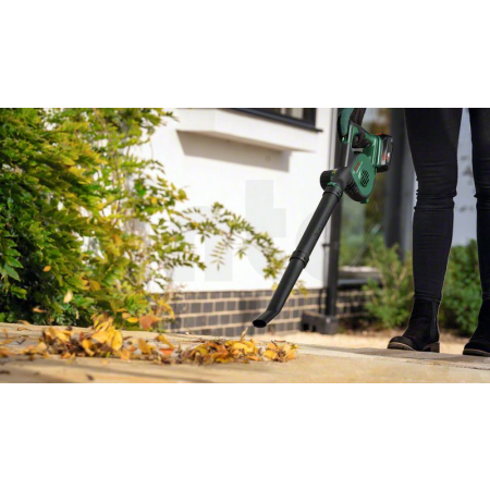 BOSCH Akumulátorový fukar na listí UniversalLeafBlower 18V-130 06008A0600