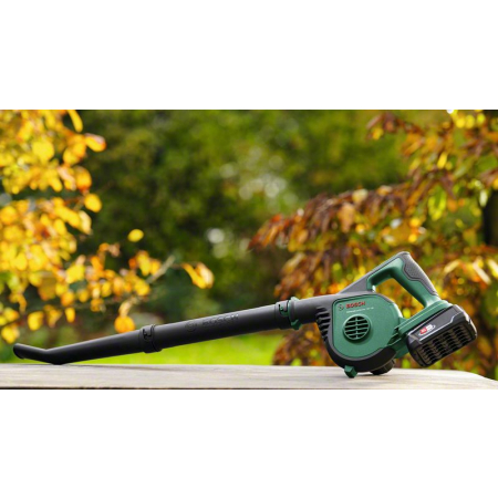 BOSCH Akumulátorový fukar na listí UniversalLeafBlower 18V-130 06008A0600