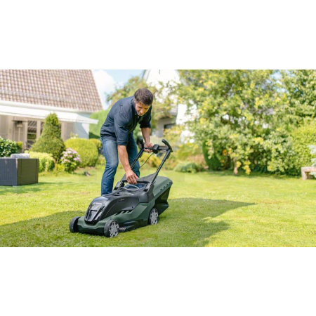 BOSCH Akumulátorová sekačka na trávu AdvancedRotak 36-660 06008B9606