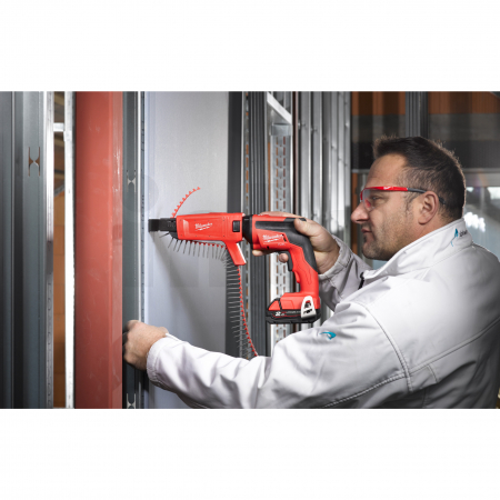 MILWAUKEE M18 FUEL™ šroubovák do sádrokartonu se zásobníkem 4933459199