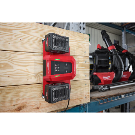 MILWAUKEE M18™ mobilní super nabíječka se dvěma sloty 4933498557
