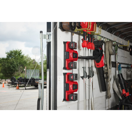 MILWAUKEE M18™ mobilní super nabíječka se dvěma sloty 4933498557