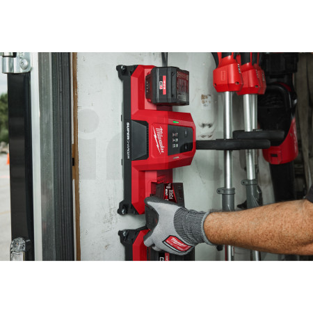 MILWAUKEE M18™ mobilní super nabíječka se dvěma sloty 4933498557