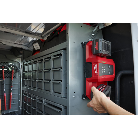 MILWAUKEE M18™ mobilní super nabíječka se dvěma sloty 4933498557