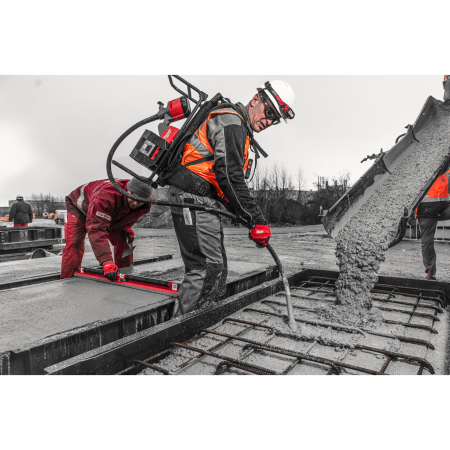 MILWAUKEE MX FUEL™ batohový ponorný vibrátor  do betonu 4933479591