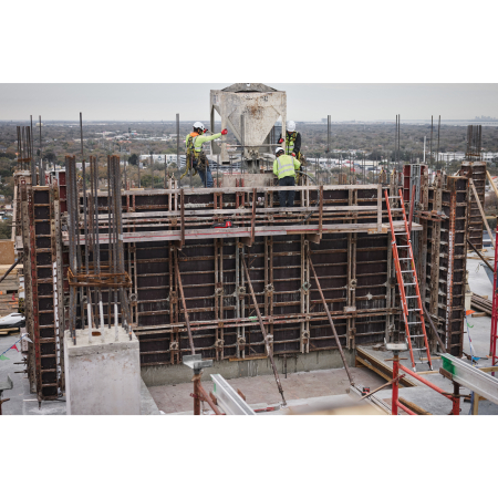 MILWAUKEE MXFCVHF-802 FUEL vysokofrekvenční vibrátor na beton, 2x Aku MXF XC608 + MXF SC 4933498133