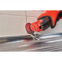 MILWAUKEE Flexibilní řezák/škrabka na silikonové a měkké materiály pro utěsnění oken 48906063