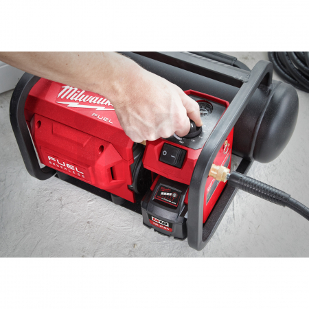 MILWAUKEE M18 FAC-0 FUEL™ akumulátorový kompresor 4933472166