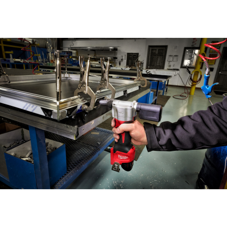 MILWAUKEE M12™ kompaktní nýtovačka 4933464405