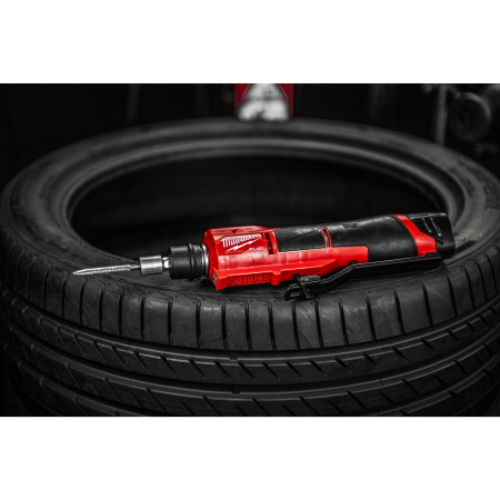 MILWAUKEE M12 FUEL FTB-0 Nízkootáčková bruska na hrubování pneumatik 4933472215