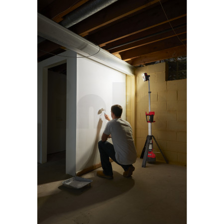 MILWAUKEE M18™ vysoce výkonná stojanová LED svítilna a nabíječka 4933451897