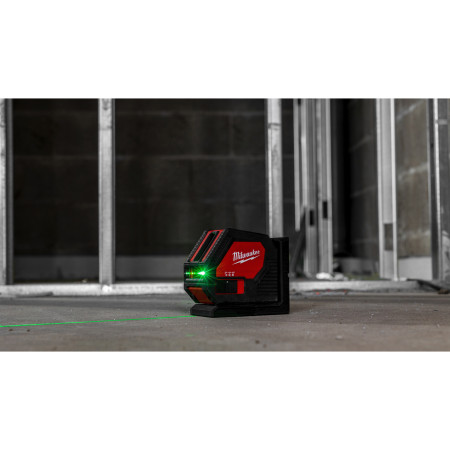 MILWAUKEE Zelený křížový laser na alkalické baterie 4933480159