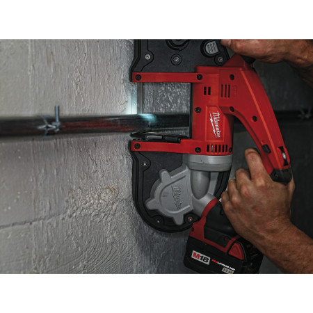 MILWAUKEE M18™ pásová pila na kov 4933448762