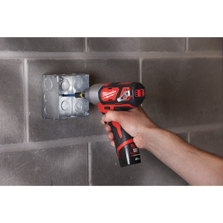 MILWAUKEE M12™ ¼″ Hex kompaktní rázový utahovák 4933441960