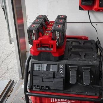 MILWAUKEE M18 MPC6 Mobilní rychlonabíječka PACKOUT se šesti sloty 4932498551