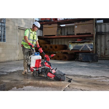 MILWAUKEE M18 BBPFP2-301 zádový postřikovač SWITCH TANK Gen2, rozprašovač, bez nádrže, 1x aku + nabíječka, 4933498962